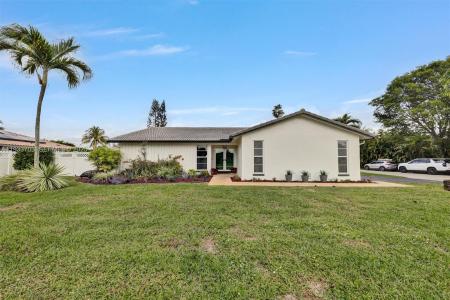 8519 Ramblewood Dr, Coral Springs, Florida 33071, USA