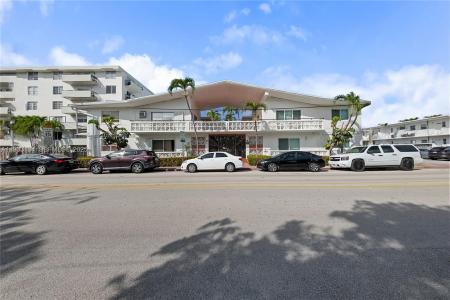 8040 Tatum Waterway Dr 11, Miami Beach, Florida 33141, USA