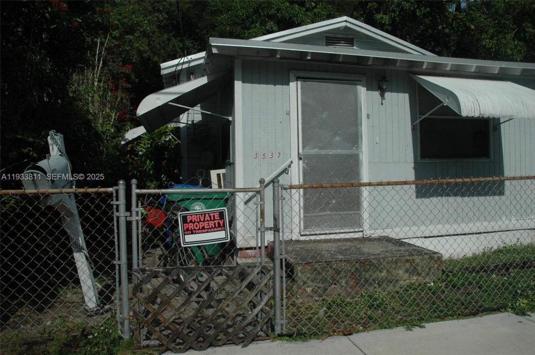 3537 Charles Ave, Miami, Florida 33133, USA