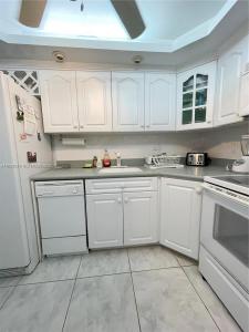 3180 S Ocean Dr 204, Hallandale Beach, Florida 33009, USA