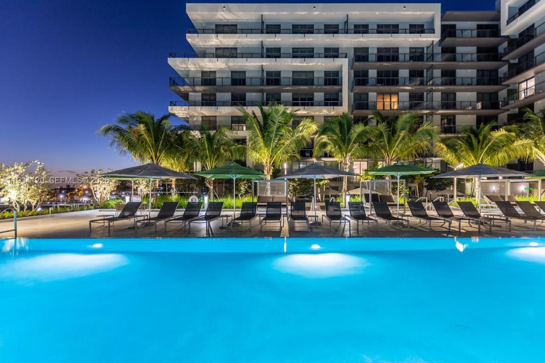 2960 NE 207 St 810, Aventura, Florida 33180, USA