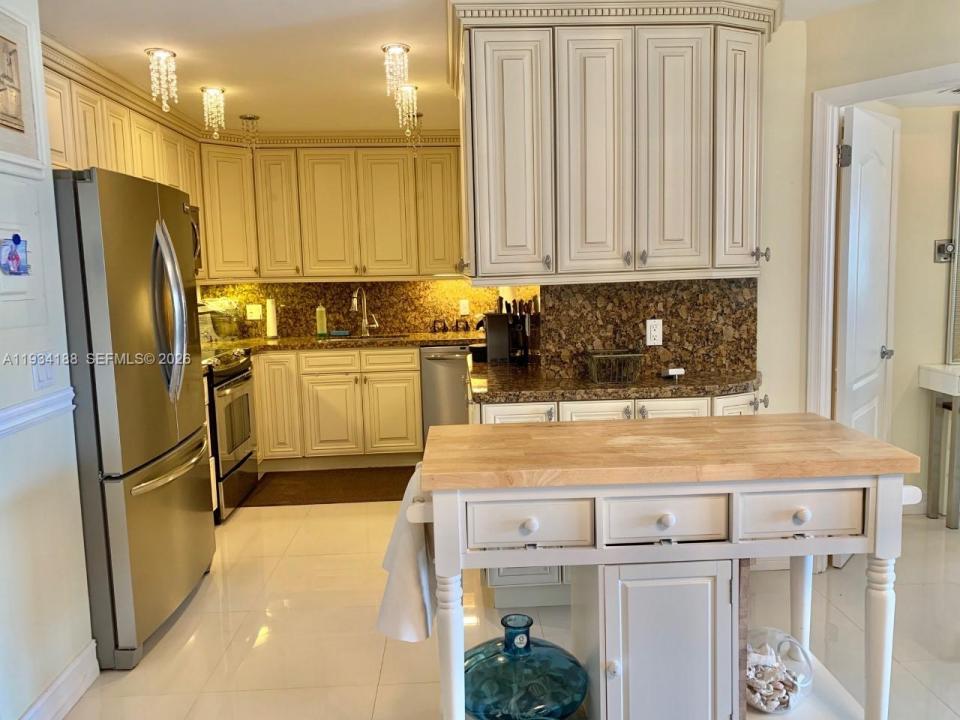 1985 S Ocean Dr 3C, Hallandale Beach, Florida 33009, USA