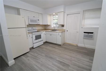 915 NE 16th Ter 4, Fort Lauderdale, Florida 33304, USA