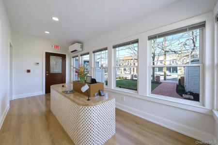 584 Main Street, Islip, New York 11751, Stati Uniti