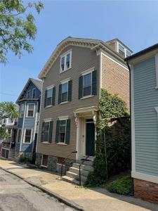 8 Barney Street 1, Newport, RI 02840, USA