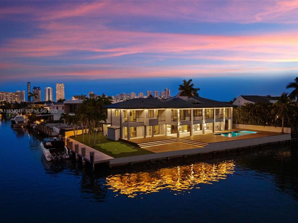 3209 NE 169th St, North Miami Beach, فلوريدا 33160, الولايات المتحدة