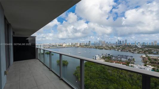 16385 Biscayne Blvd 3117, North Miami Beach, Florida 33160, USA