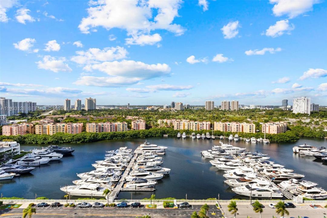 19667 Turnberry Way 17-D, Aventura, Florida 33180, USA