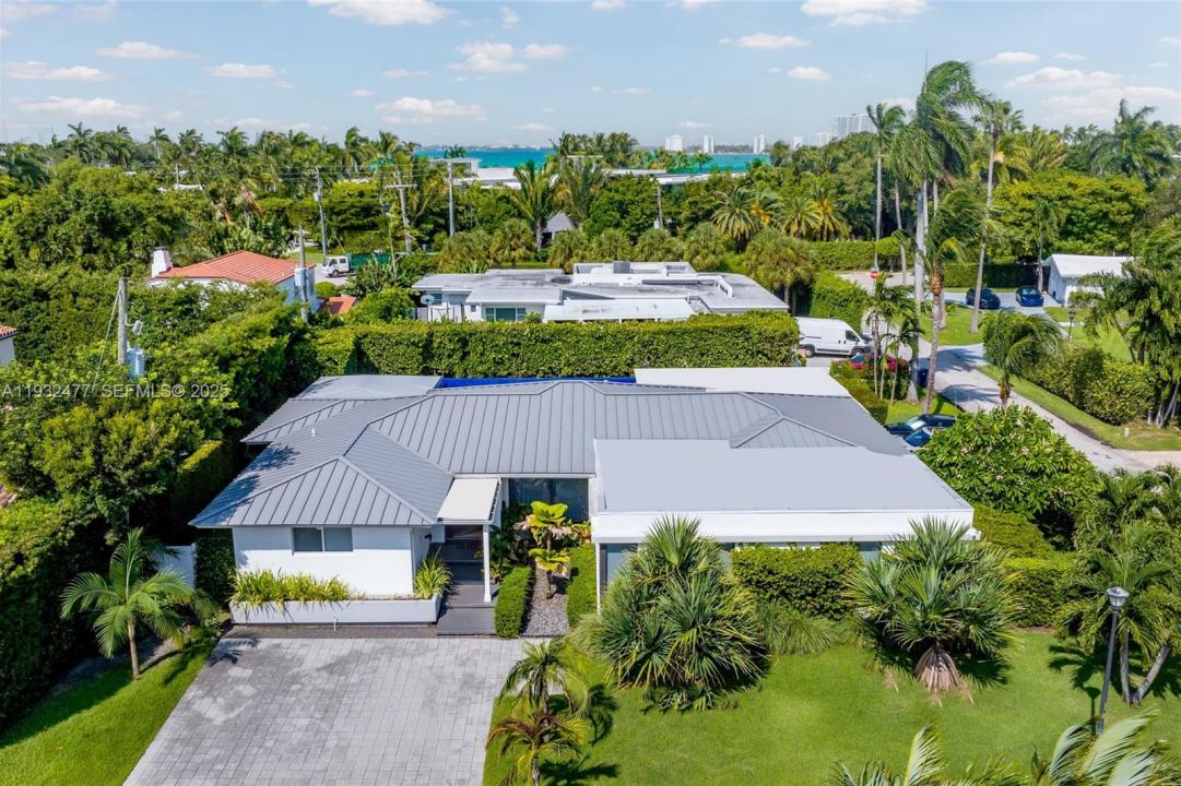 6420 Pinetree Drive Cir, Miami Beach, Floryda 33141, USA