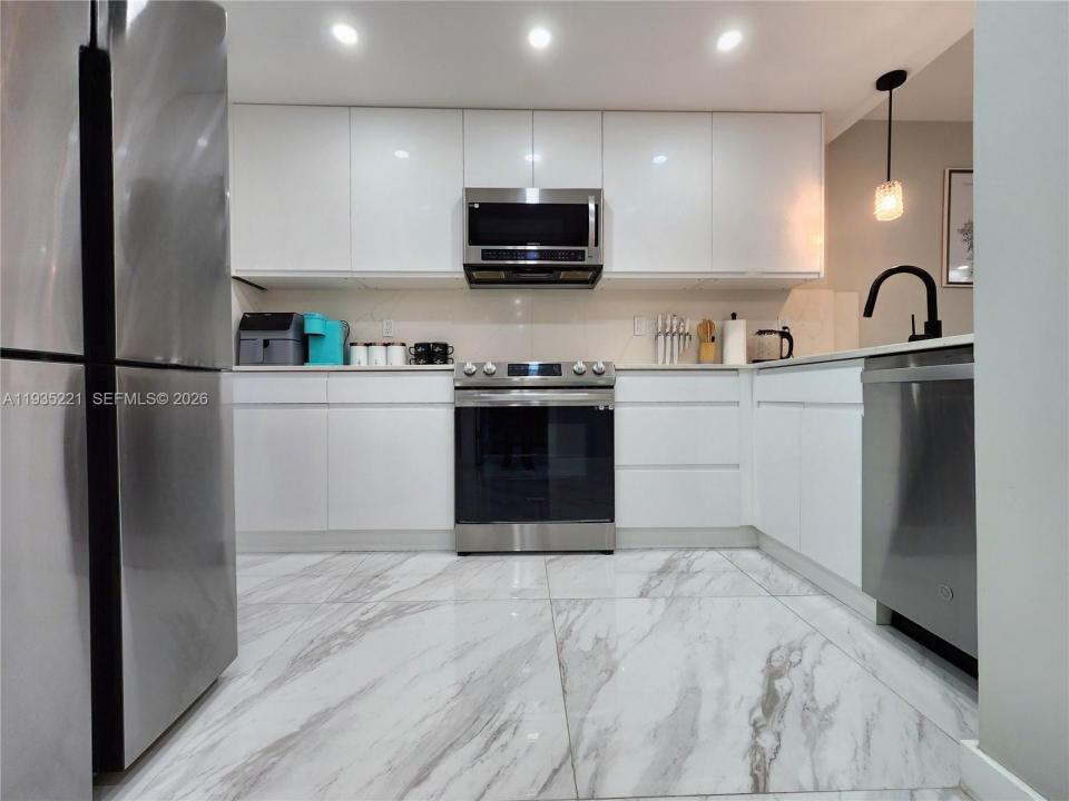 3725 S Ocean Dr 425, Hollywood, Florida 33019, USA
