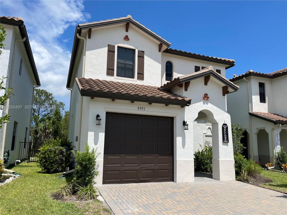8951 Madrid Circle, Naples, Florida 34104, Stati Uniti