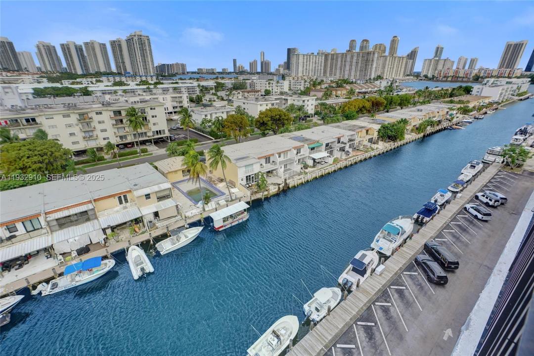 3703 NE 166th St PH10, North Miami Beach, Florida 33160, USA
