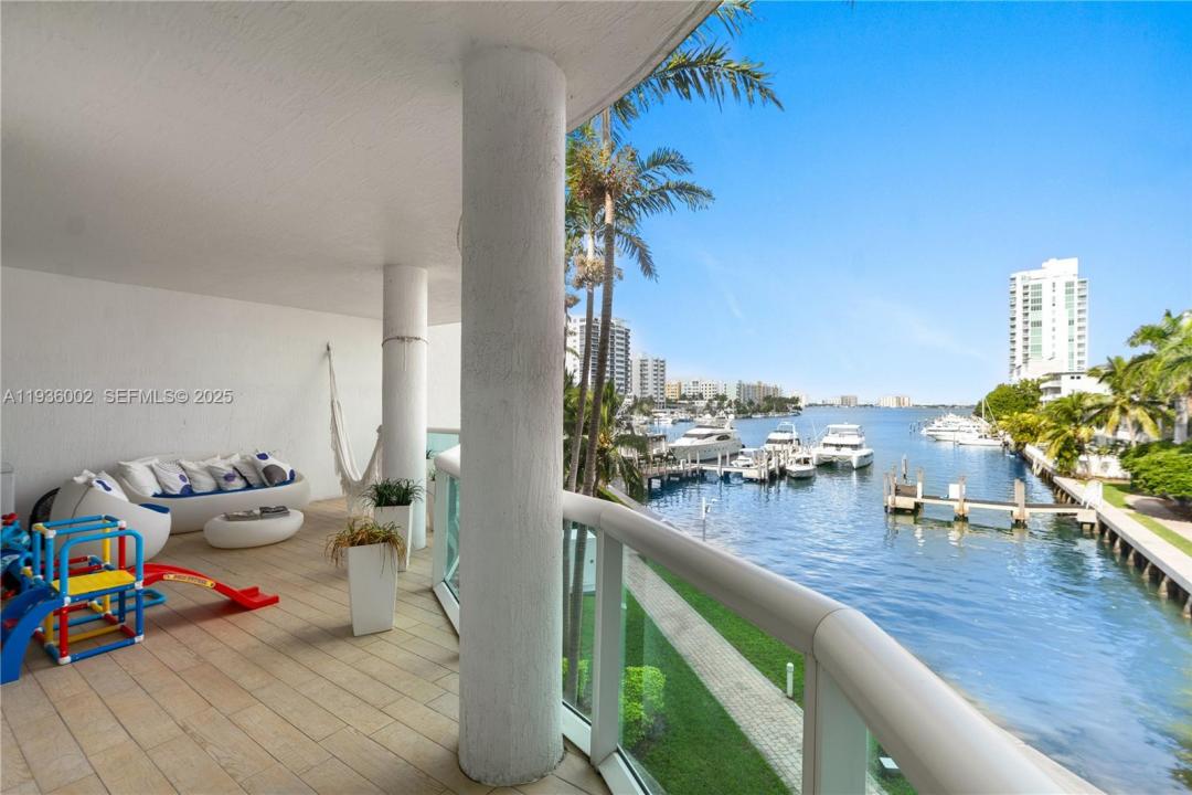 7918 Harbor Island Dr 212, North Bay Village, Floride 33141, États-Unis