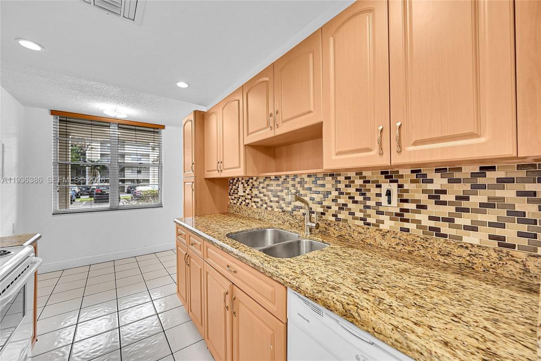 4850 NW 29th Ct 125, Lauderdale Lakes, פלורידה 33313, ארצות הברית של אמריקה