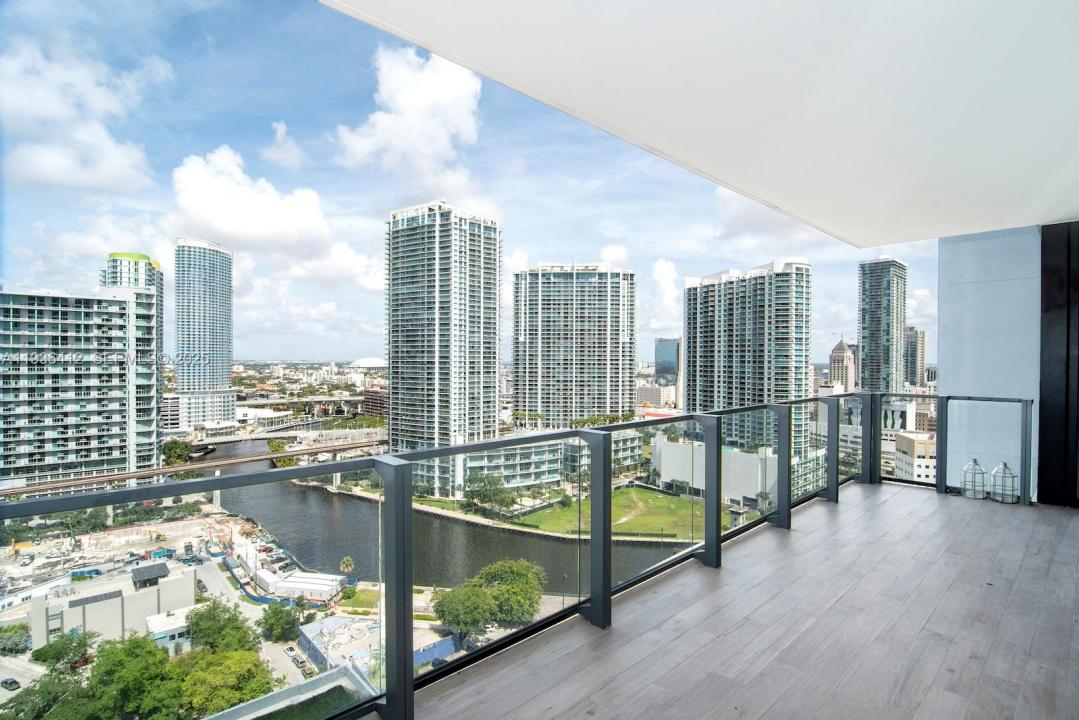 68 SE 6th St 2010, Miami, Florida 33131, USA