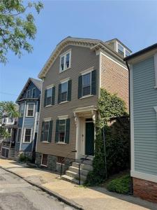 8 Barney Street 3, Newport, RI 02840, USA