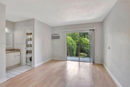 1860 Venice Park Dr 204, North Miami, Florida 33181, USA