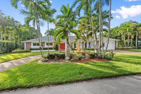 8 Bell Lane, Palm Springs, Florida 33406