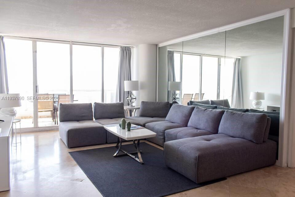 1717 N Bayshore Dr B-4141, Miami, Florida 33132, Stati Uniti