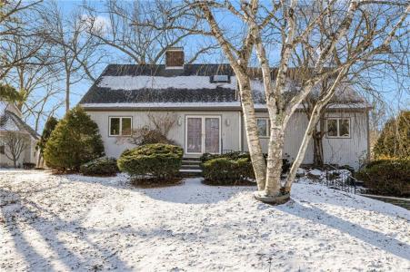 40 Kristen Court, Warwick, RI 02888, USA