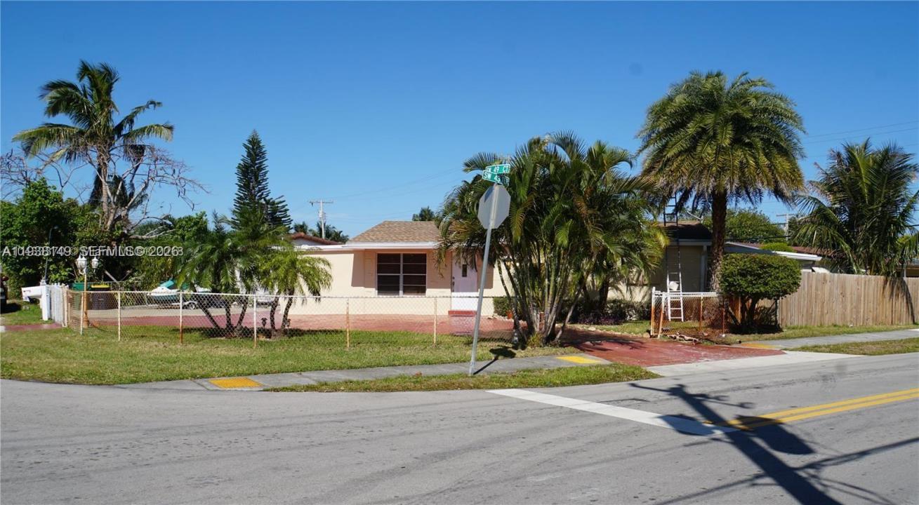 4361 SW 49th Ct, Dania Beach, Florida 33314, USA