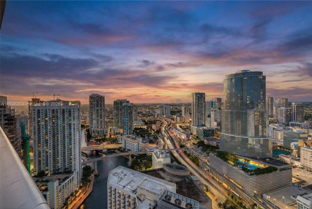 200 Biscayne Boulevard Way 4414, Miami, Floryda 33131, USA