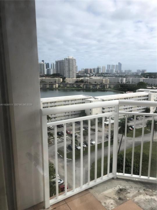 18011 Biscayne Blvd 1403, Aventura, Floryda 33160, USA