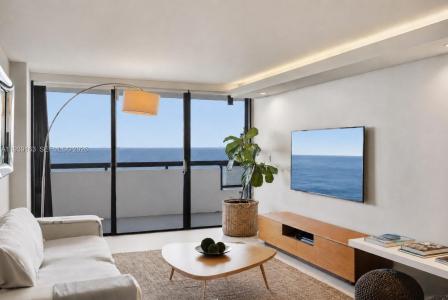 2555 Collins Ave 2105, Miami Beach, Florida 33140, USA