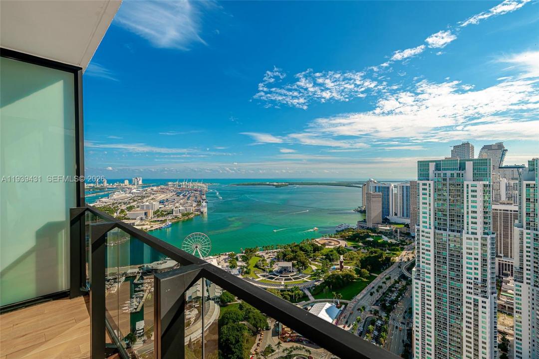 398 NE 5th St 4512, Miami, Florida 33132, USA