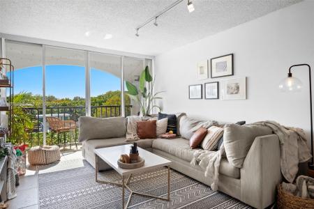 2150 SW 16th Ave 402, Miami, Florida 33145, USA