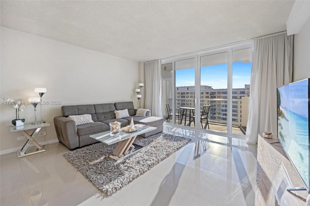 5601 Collins Ave 1618, Miami Beach, Florida 33140, USA