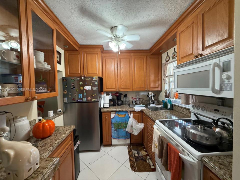 9041 Sunrise Lakes Blvd 207, Sunrise, Floride 33322, États-Unis