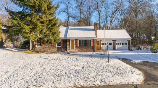 27 Bishop Drive, Cumberland, RI 02864, USA