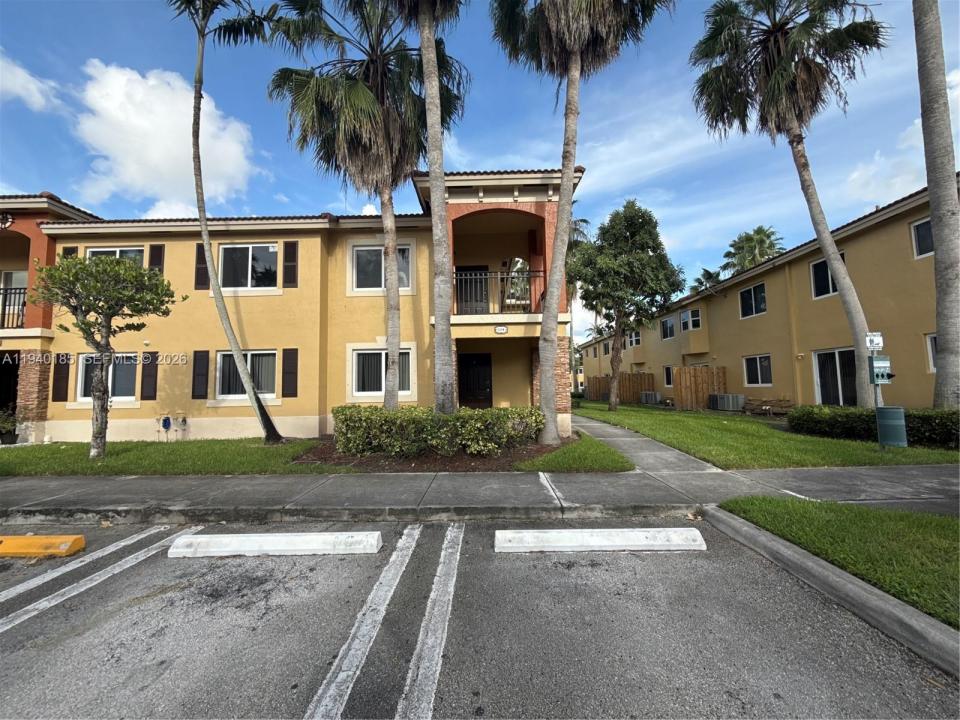 935 NE 33rd Terr 104, Homestead, Floride 33033, États-Unis