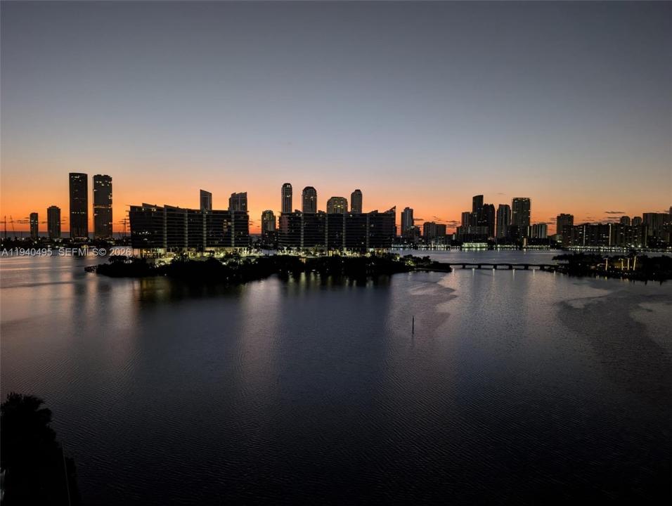 3300 NE 188th St LPH11, Aventura, Floryda 33180, USA