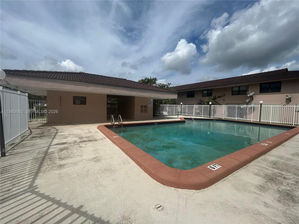 5851 W 20th Ave 409, Hialeah, Florida 33012, USA