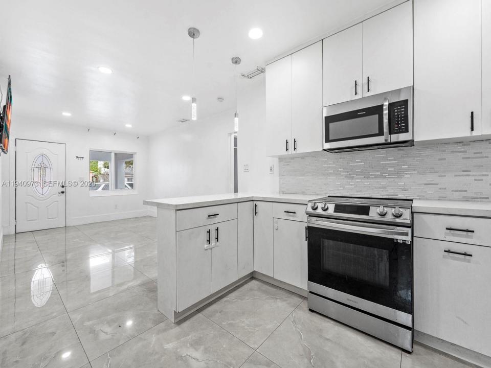1230 NW 35th St, Miami, Florida 33142, USA