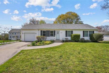 1037 Main Road, Tiverton, Rhode Island 02878, États-Unis