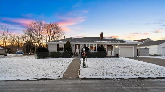 29 Robert Street, Tiverton, RI 02878, USA