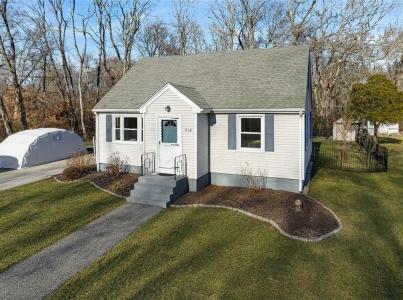 214 Souza Road, Tiverton, RI 02878, USA