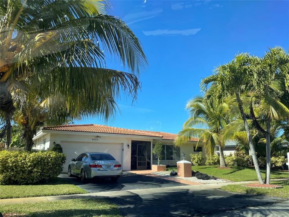 8203 NW 74th Ter, Tamarac, Florida 33321