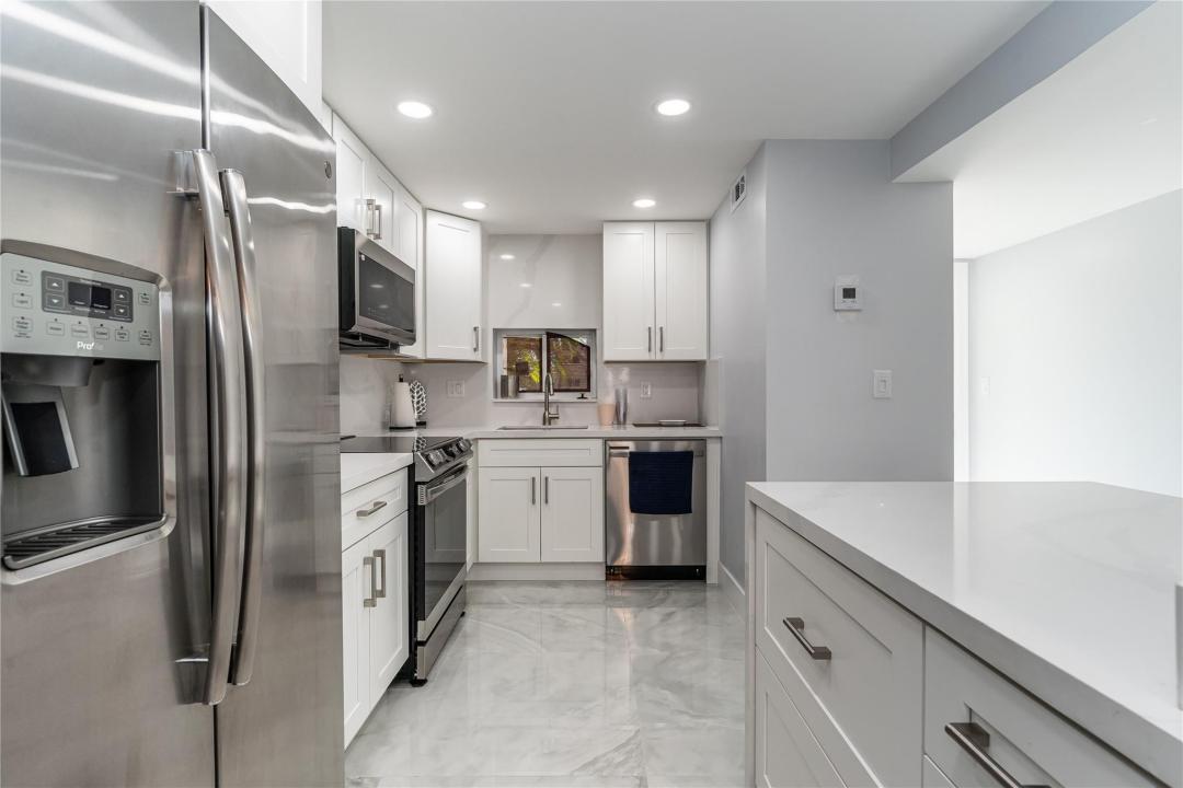 9523 S Hollybrook Lake Drive 102, Pembroke Pines, Florida 33025