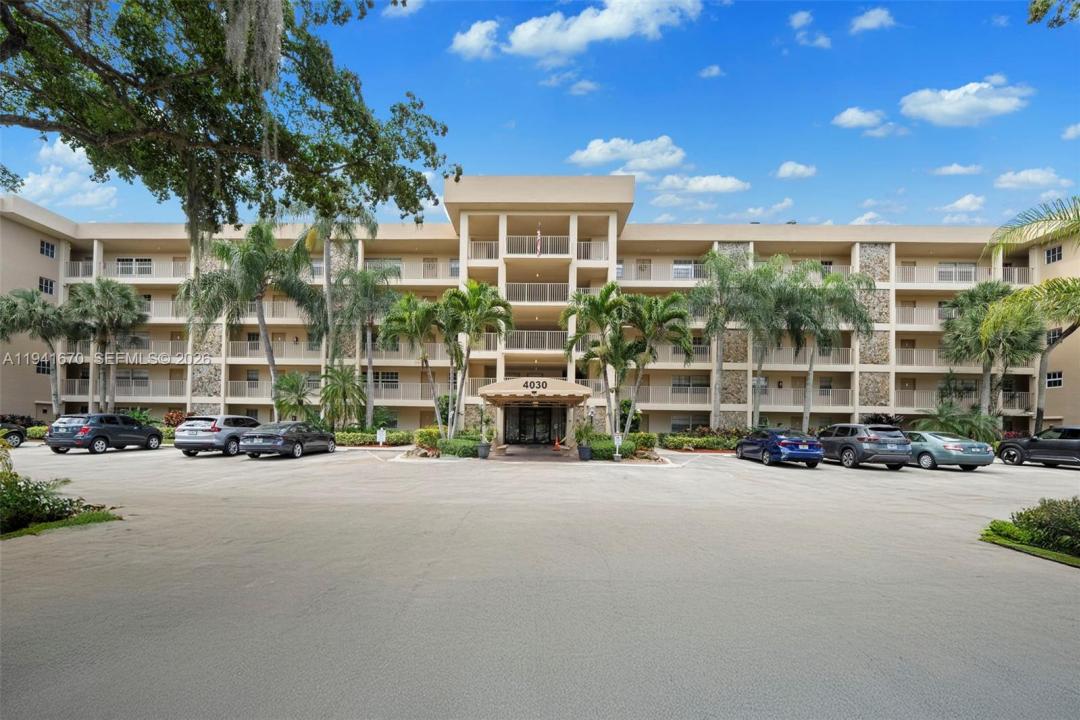 4030 W Palm Aire Dr 408, Pompano Beach, Floryda 33069, USA