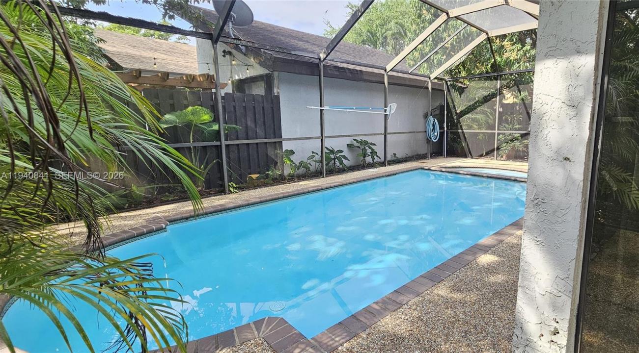 1451 W Sandpiper Cir 1451, Pembroke Pines, Florida 33026, USA
