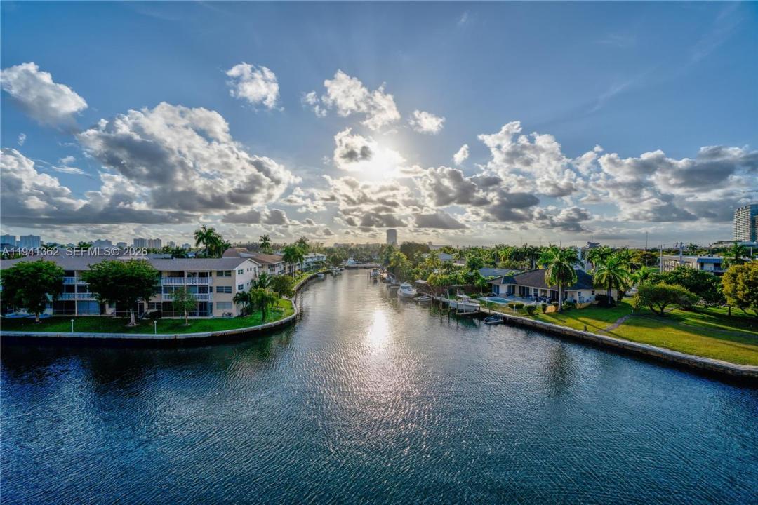 437 Golden Isles Dr 4D, Hallandale Beach, Floride 33009, États-Unis