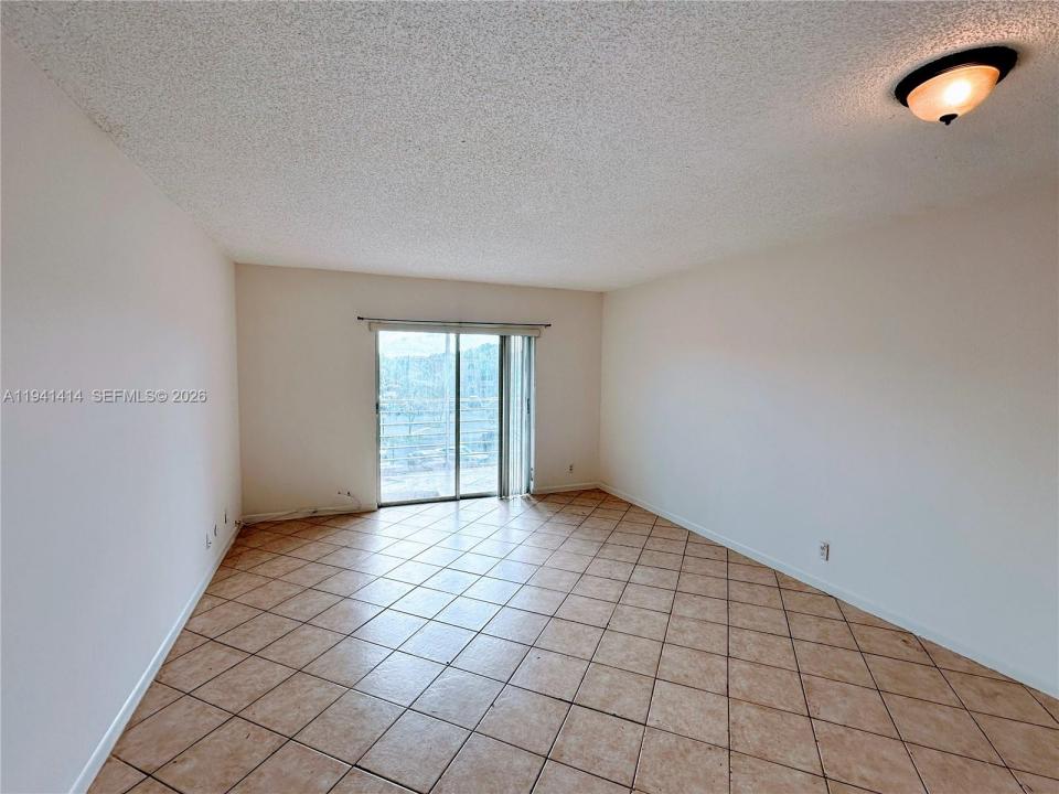 4364 NW 9th Ave 16-3F, Deerfield Beach, Florida 33064, USA