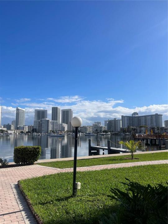 430 Golden Isles Dr 705, Hallandale Beach, Florida 33009, Stati Uniti