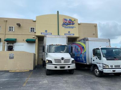 8578 NW 61st St, Miami, Florida 33166, USA