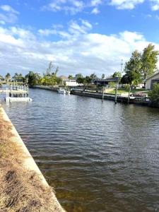 404 SE 29th Street, Cape Coral, Florida 33904, USA