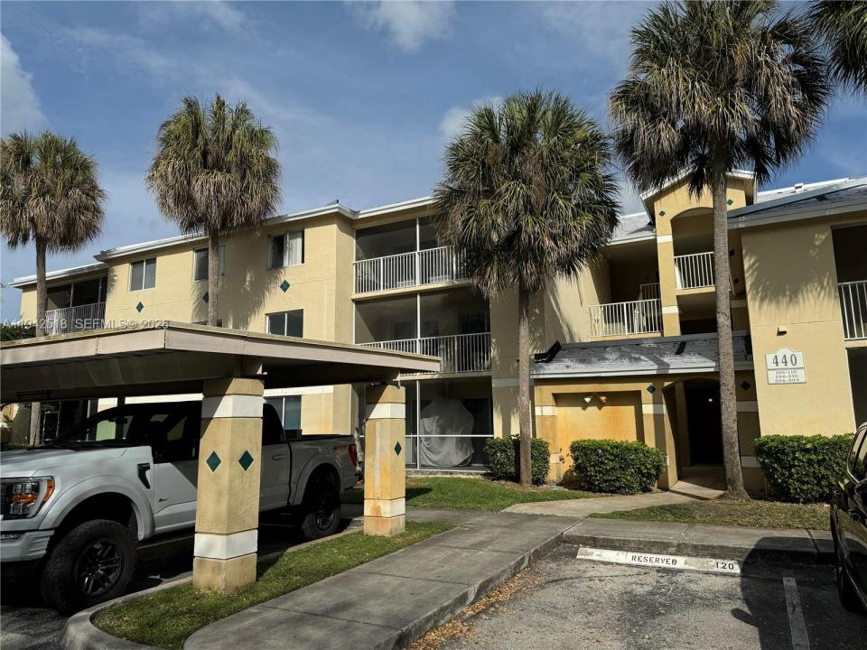 440 S Park Rd 4-207, Hollywood, Florida 33021, USA